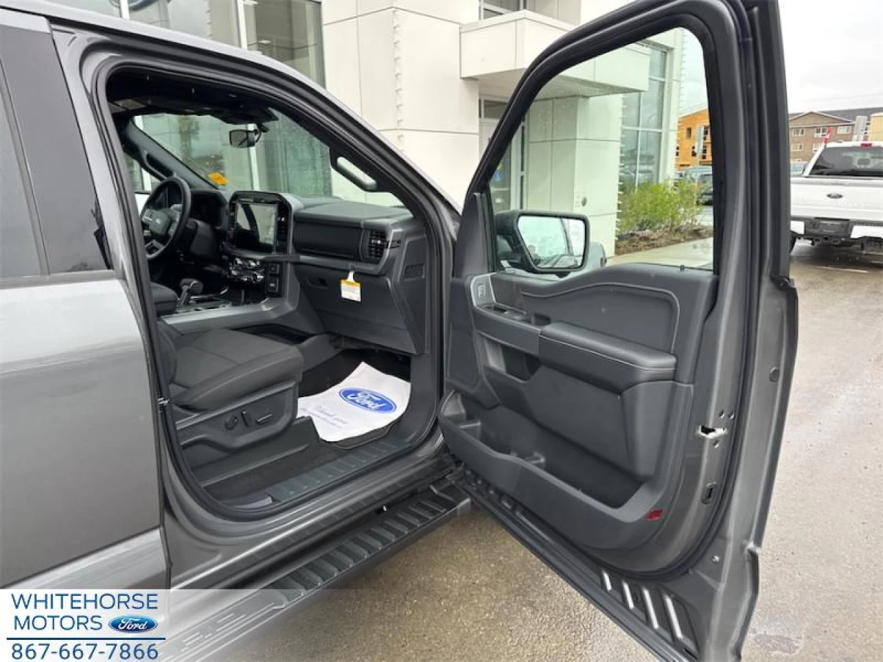 2025 Ford F-150 XLT Main Image