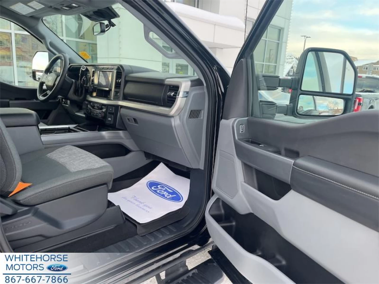 2023 Ford F-350 4X4-CREW CAB SRW XLT-176 WB Main Image