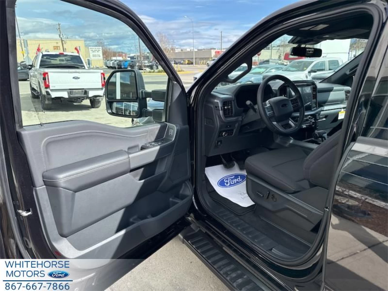 2025 Ford F-150 XLT Main Image