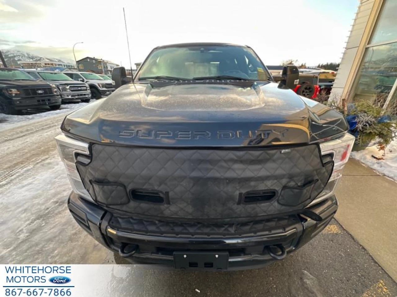 2022 Ford F-350 Super Duty Lariat Main Image