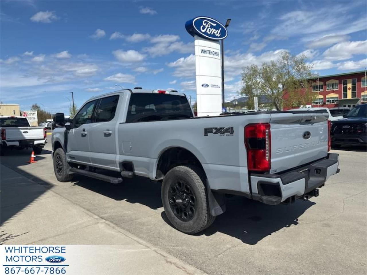 2025 Ford F-350 Super Duty LARIAT Main Image