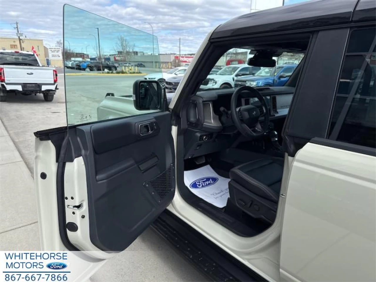 2025 Ford Bronco Outer Banks Main Image