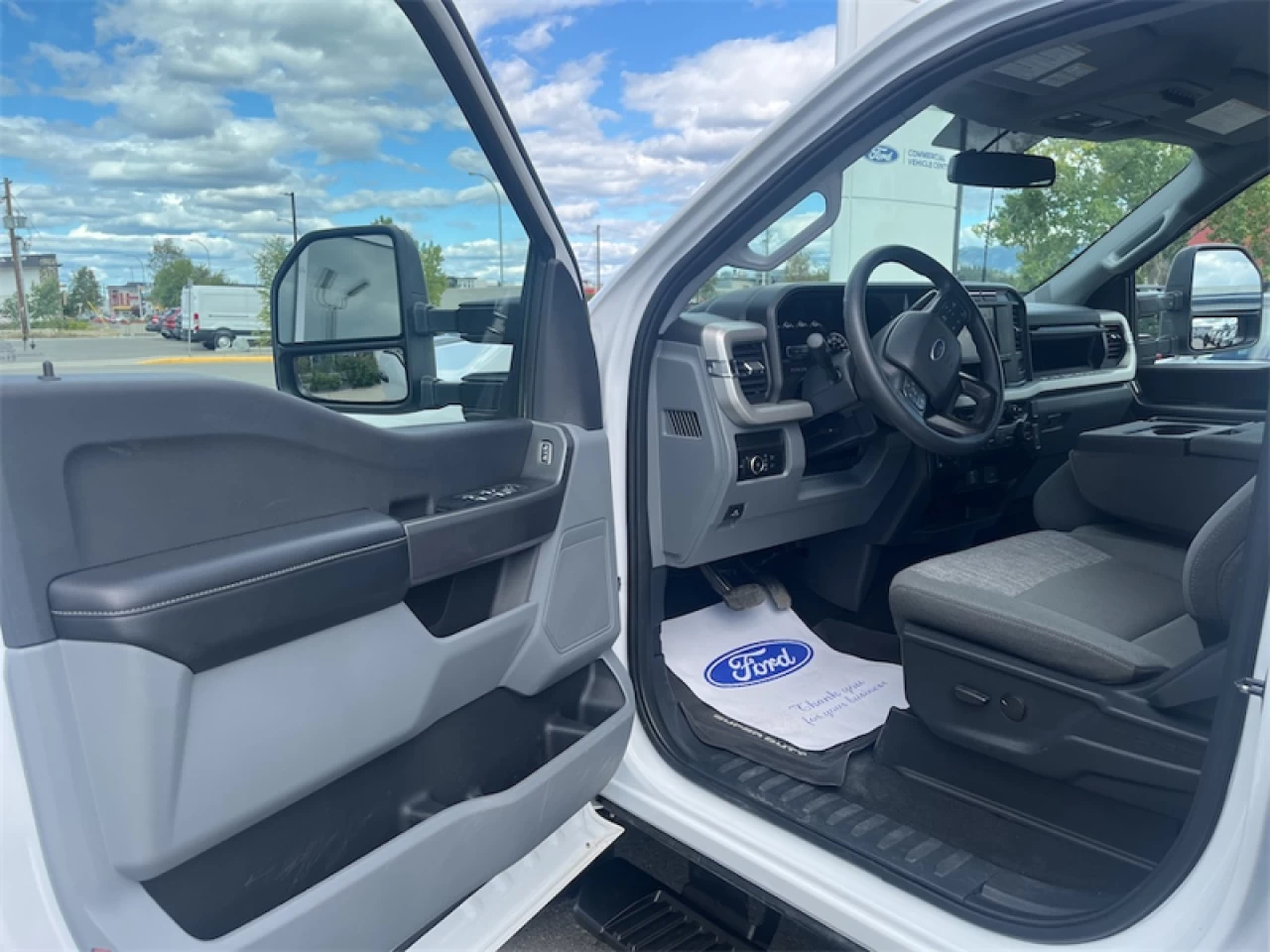 2023 Ford F-350 4X4-CREW CAB SRW XLT-176 WB Main Image