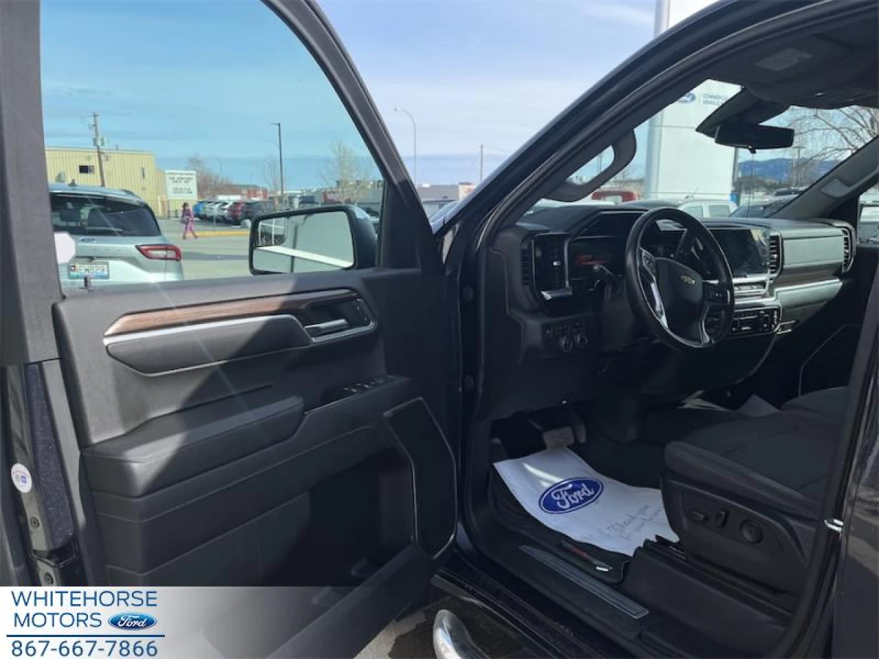 2022 Chevrolet Silverado 1500 LT Main Image