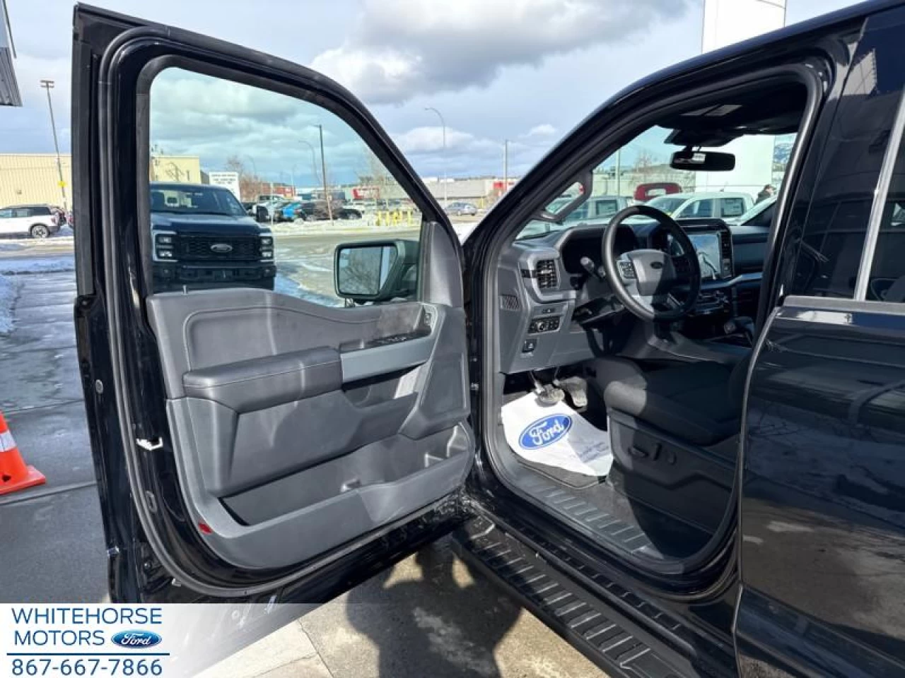 2025 Ford F-150 XLT Main Image