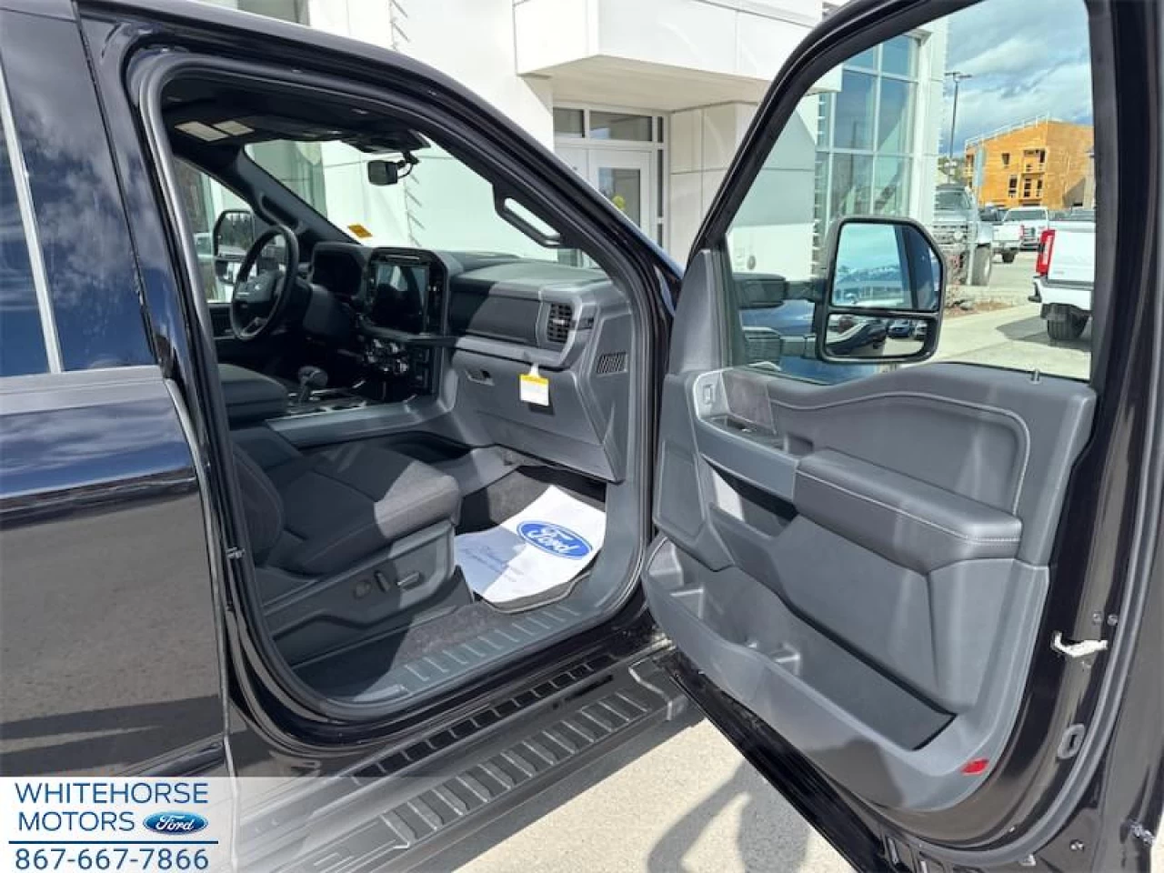 2025 Ford F-150 XLT Main Image