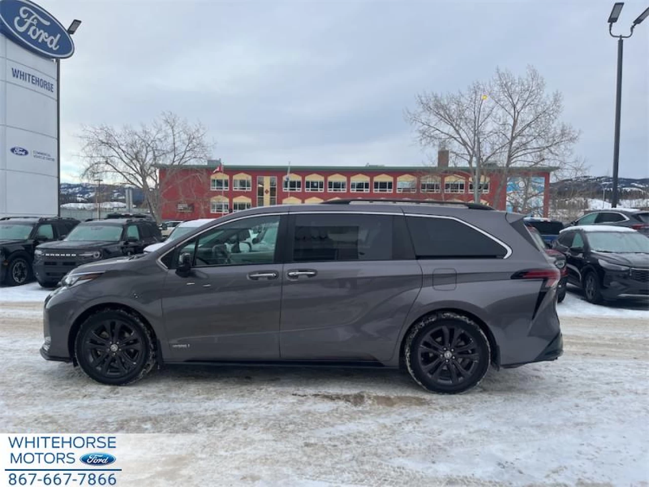 2021 Toyota Sienna LE 8-Passenger Main Image