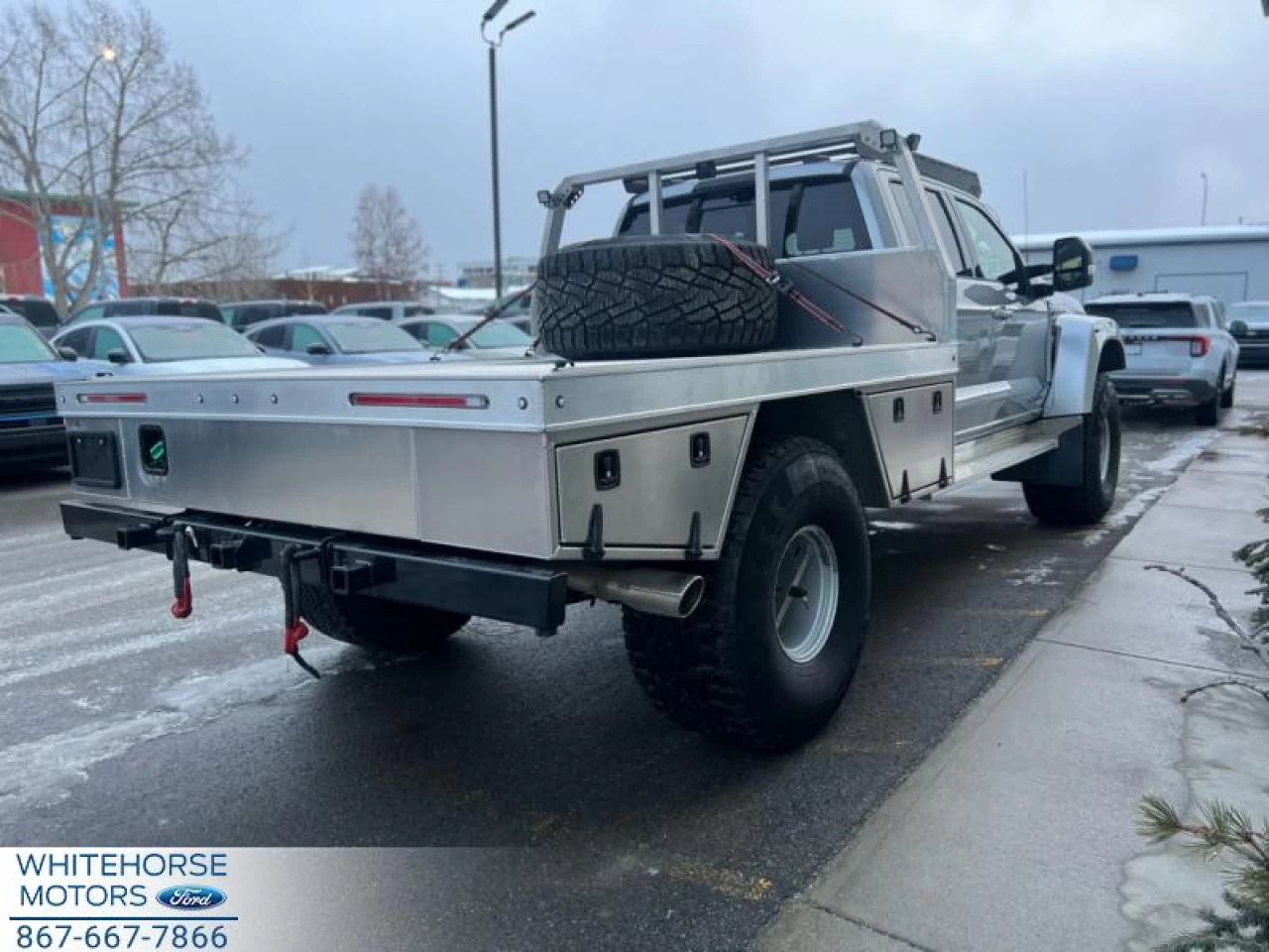 2023 Ford F-350 Chassis Cab Lariat Main Image