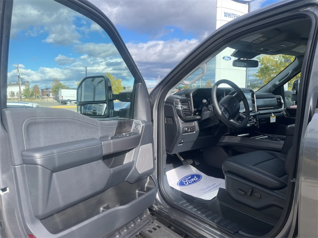 2027 Ford F-250 Super Duty Lariat Main Image
