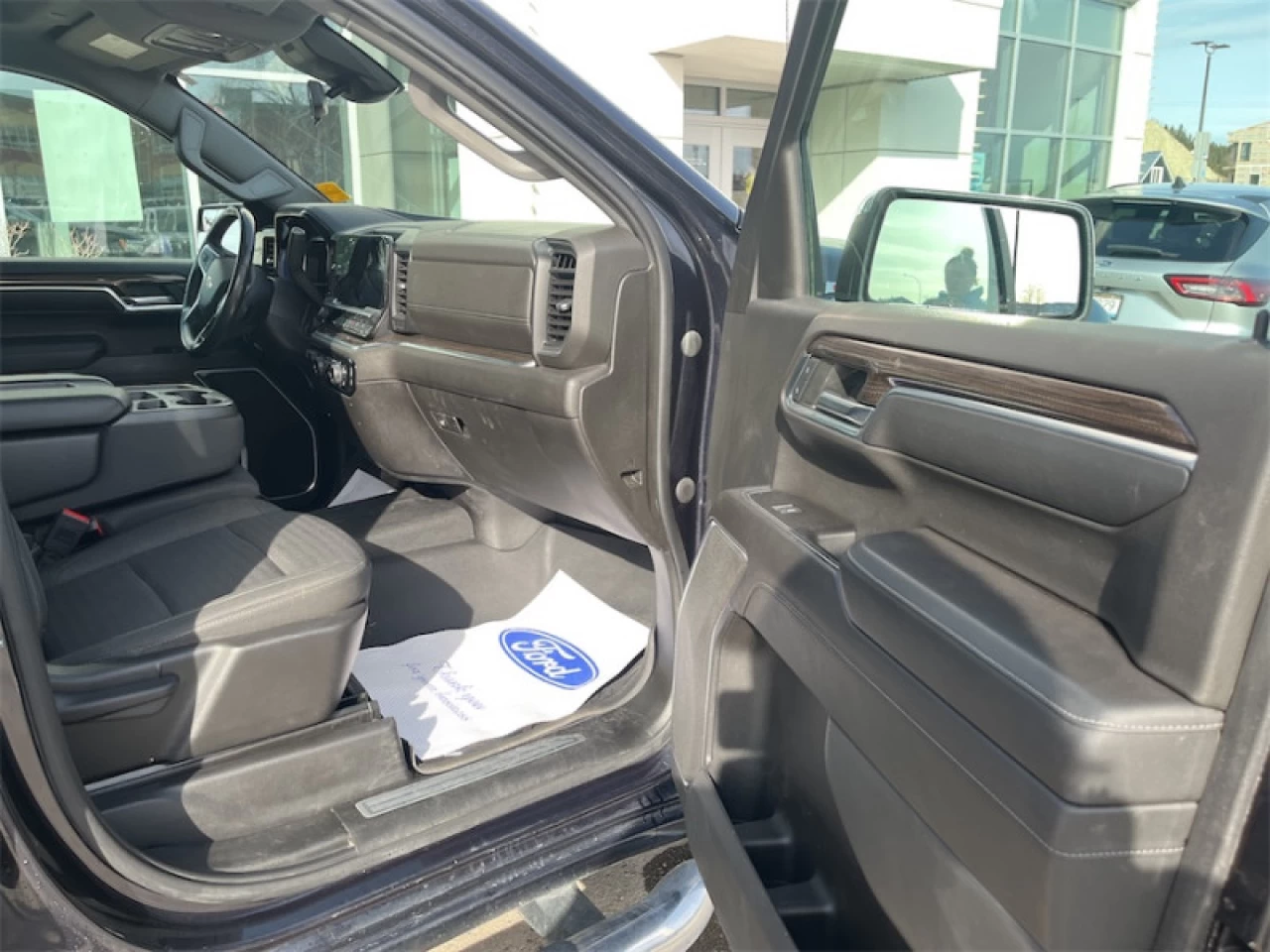 2022 Chevrolet Silverado 1500 LT Main Image