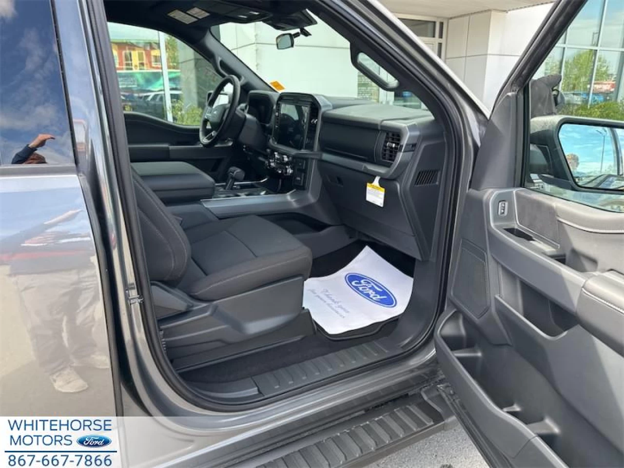 2025 Ford F-150 XLT Main Image