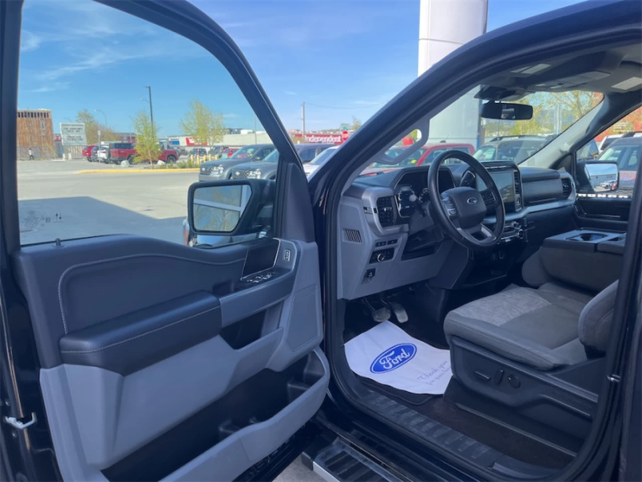 2023 Ford F-150 XLT Main Image