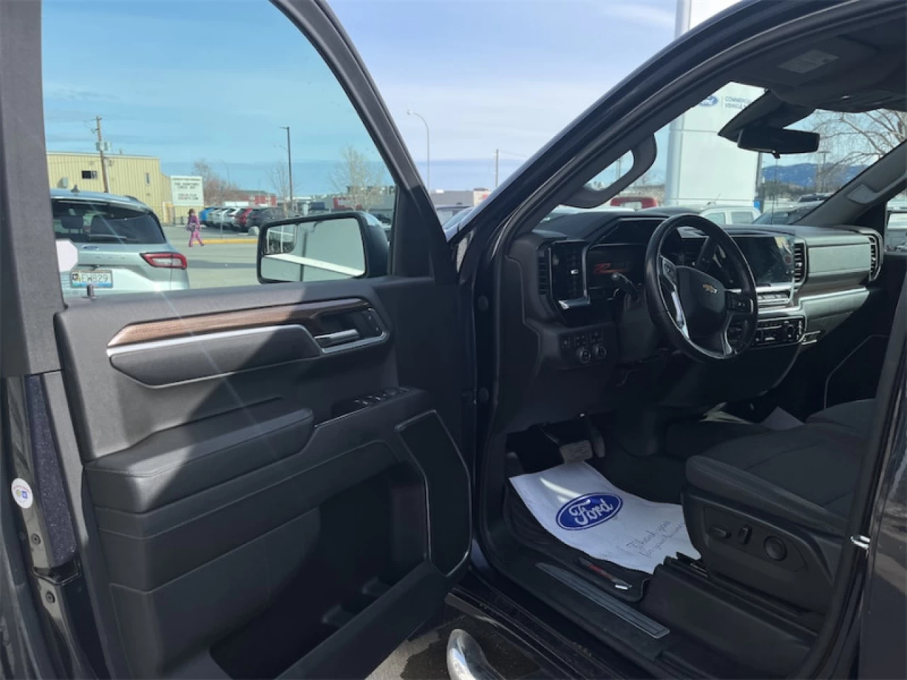 2022 Chevrolet Silverado 1500 LT Main Image