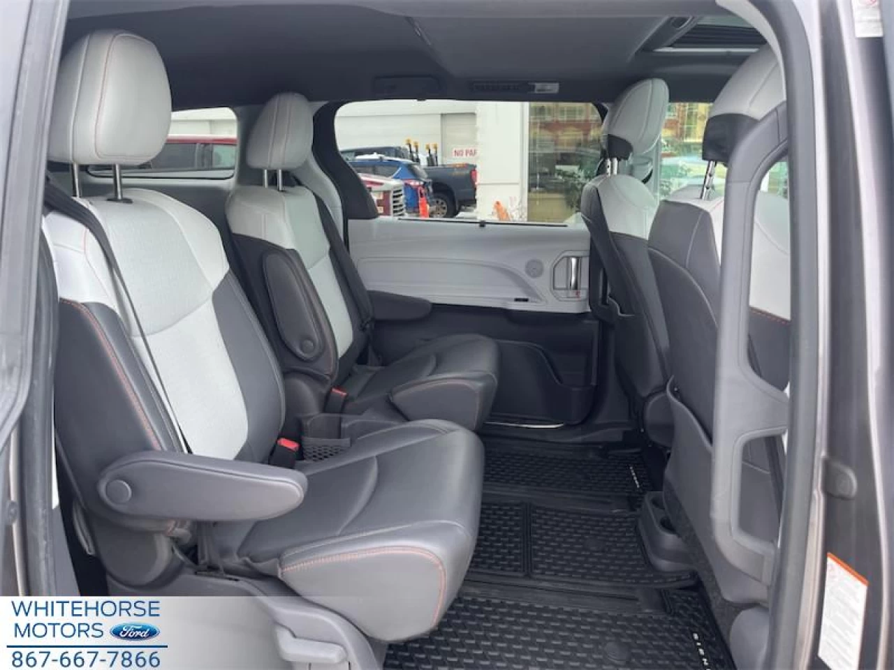 2021 Toyota Sienna LE 8-Passenger Main Image