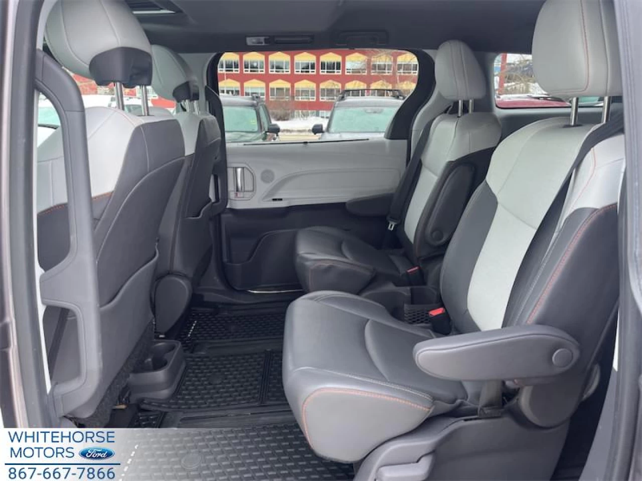 2021 Toyota Sienna LE 8-Passenger Main Image