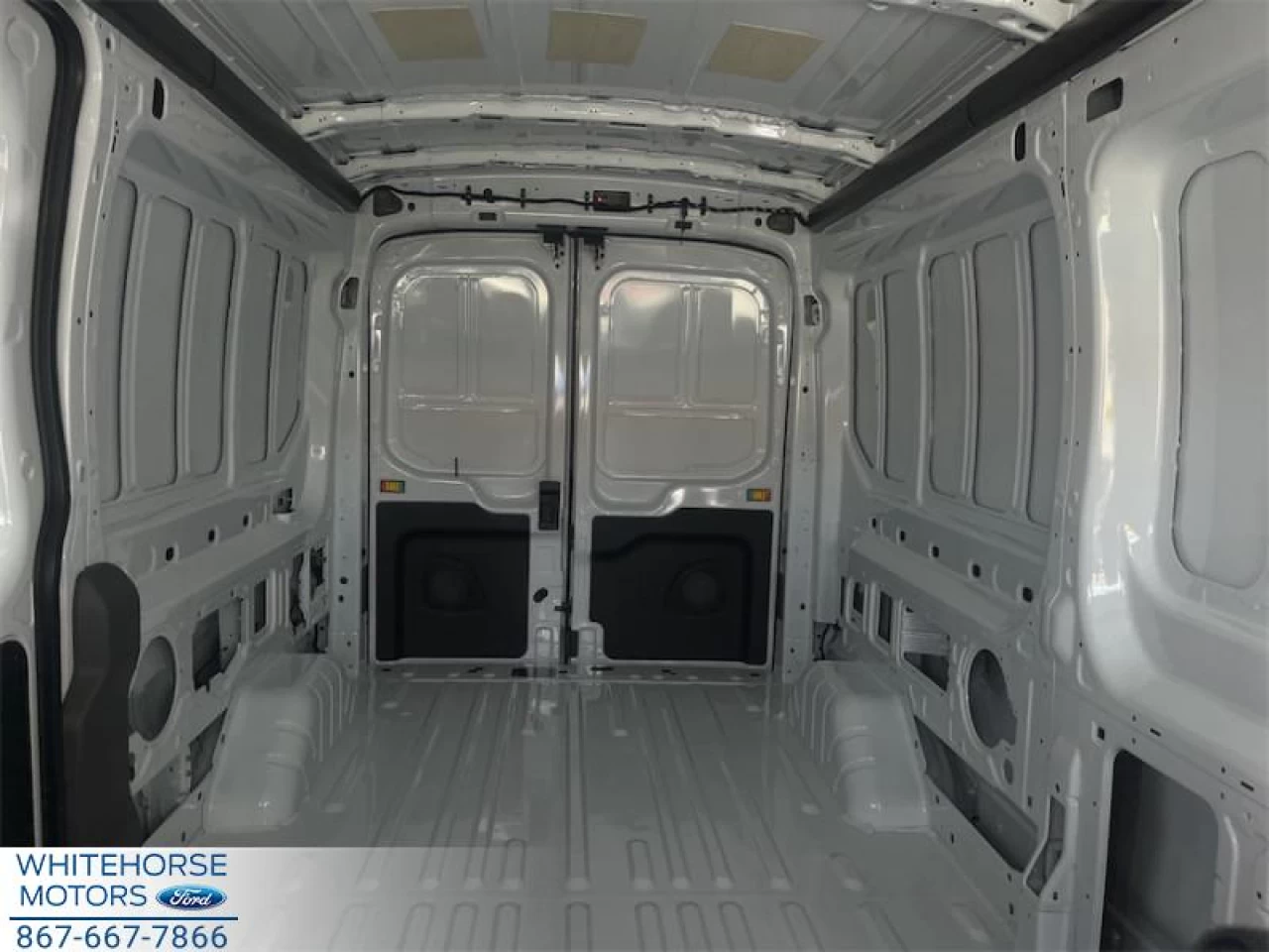 2026 Ford Transit-250 148 WB Medium Roof Cargo Image principale