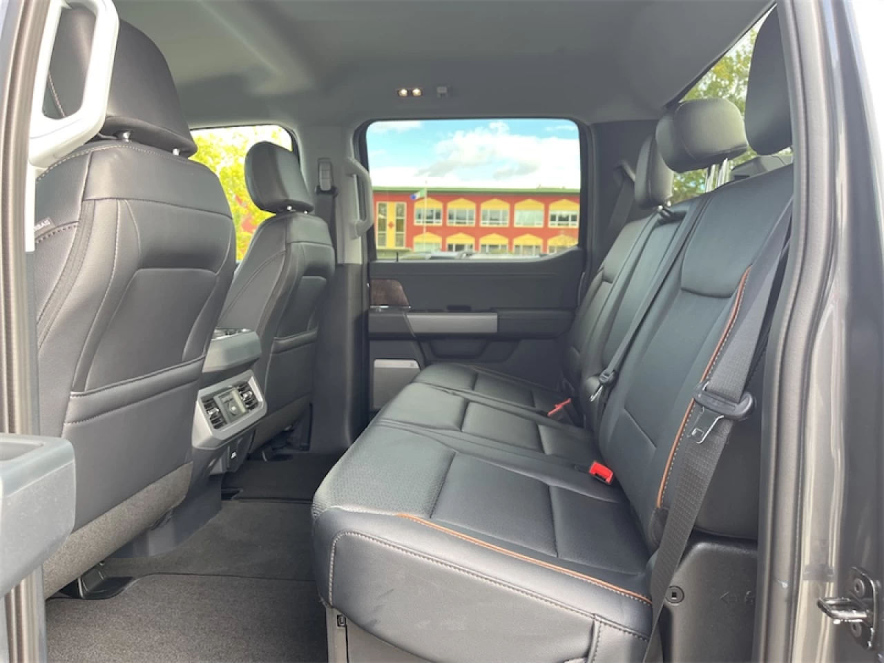2027 Ford F-250 Super Duty Lariat Main Image