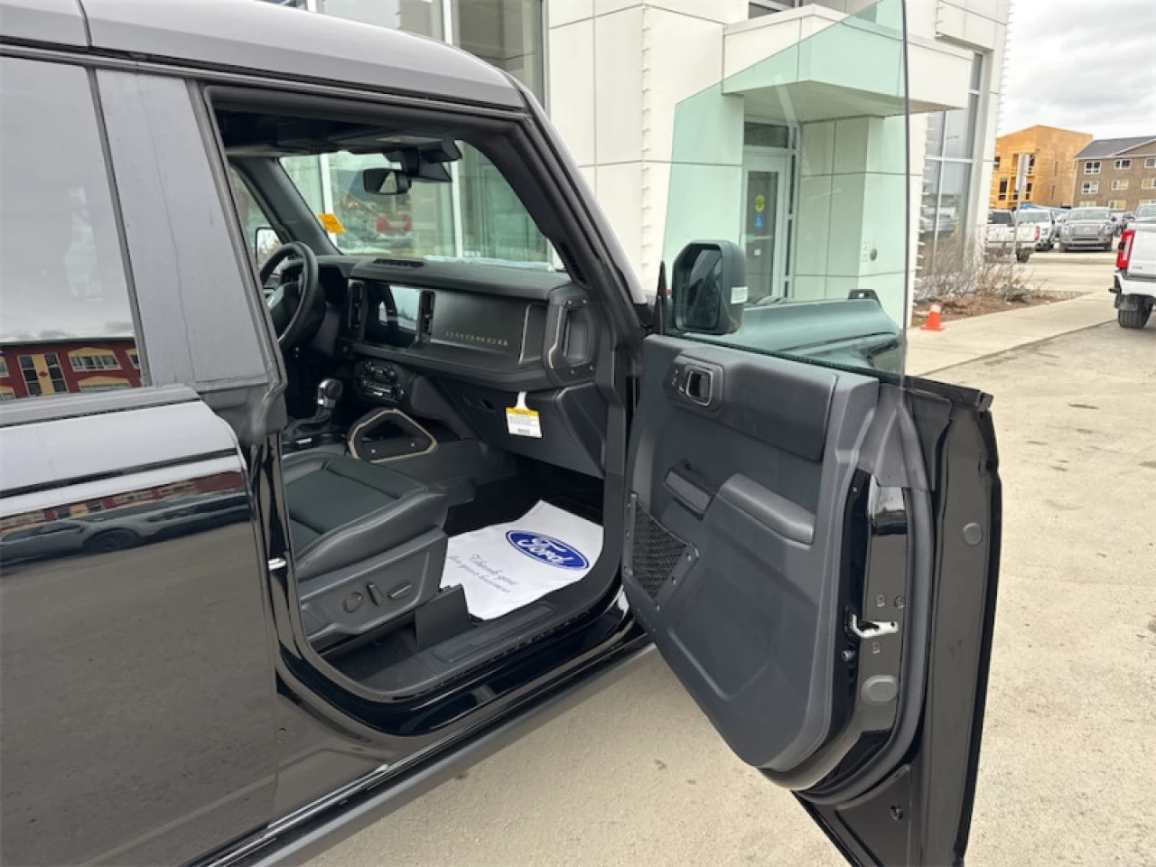 2025 Ford Bronco Badlands Main Image
