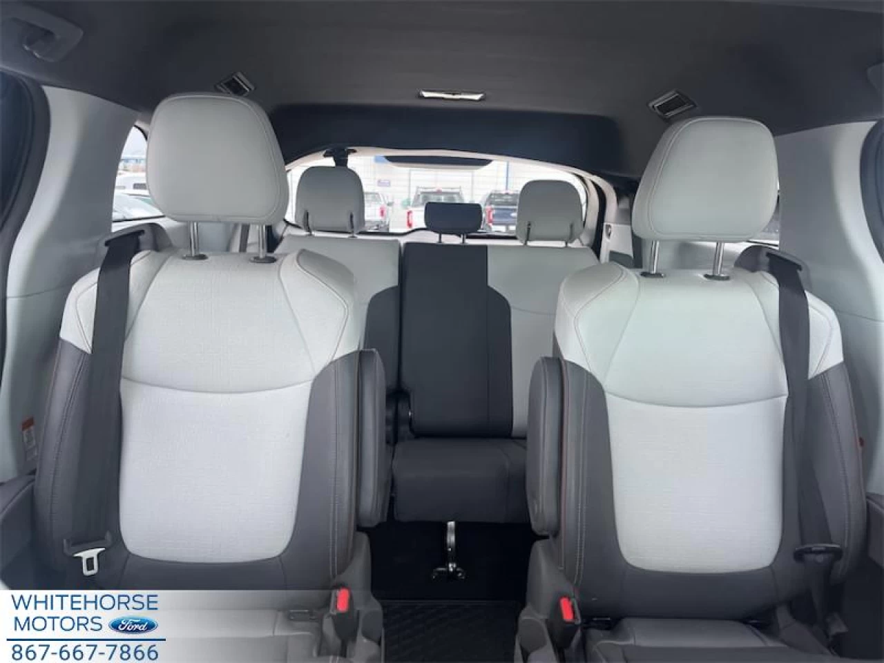2021 Toyota Sienna LE 8-Passenger Main Image