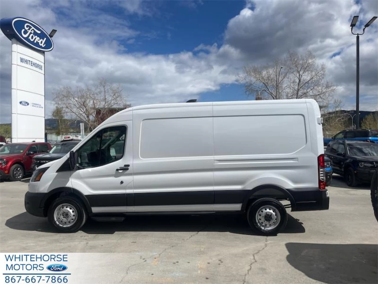 2026 Ford Transit-250 148 WB Medium Roof Cargo Image principale