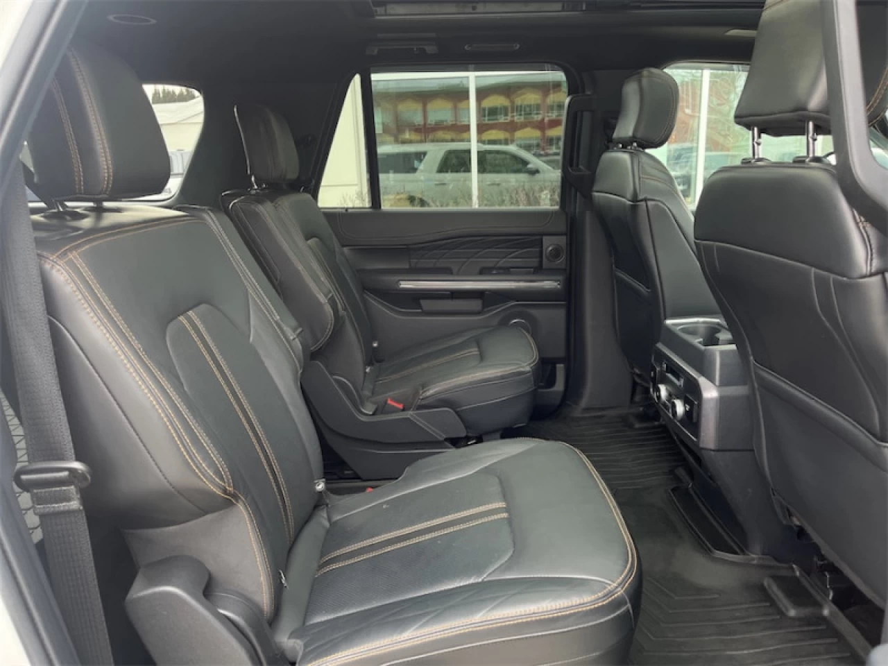 2022 Ford Expedition Max Platinum Main Image