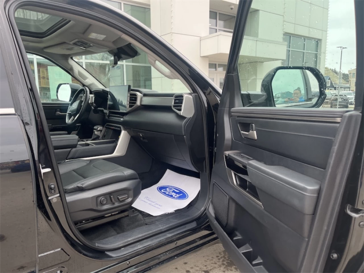 2022 Toyota Tundra Limited Main Image