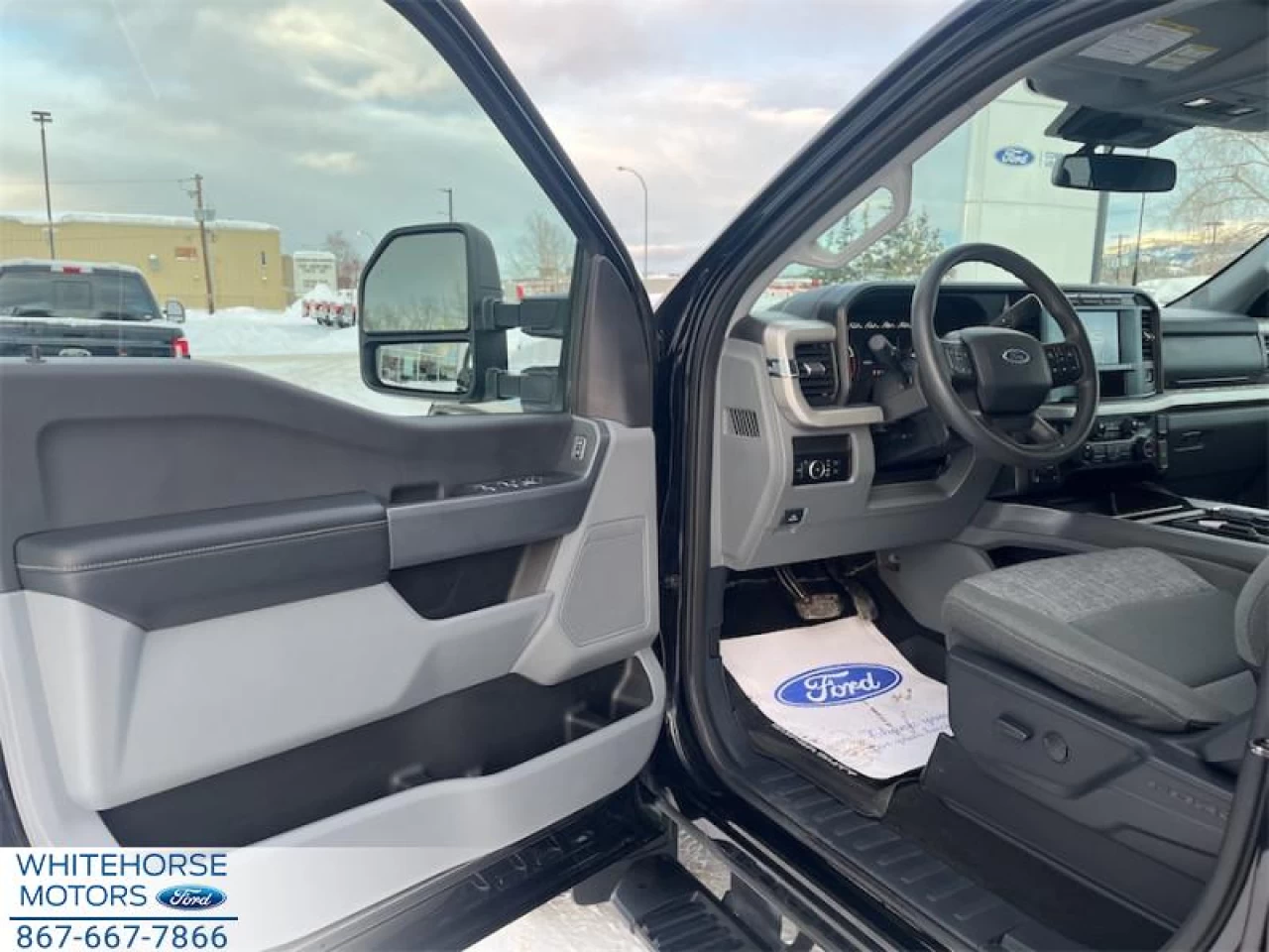 2023 Ford F-350 4X4-CREW CAB SRW XLT-176 WB Main Image