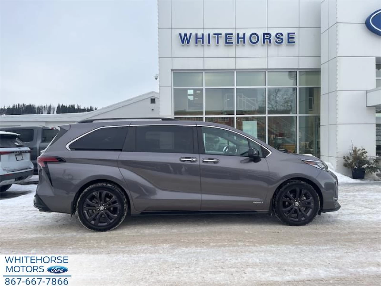 2021 Toyota Sienna LE 8-Passenger Main Image