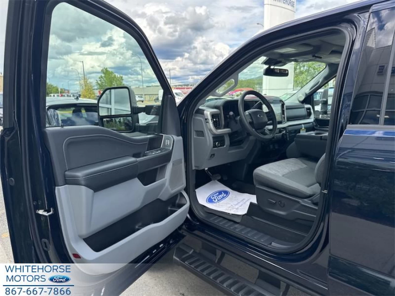 2025 Ford F-350 Super Duty XLT Main Image